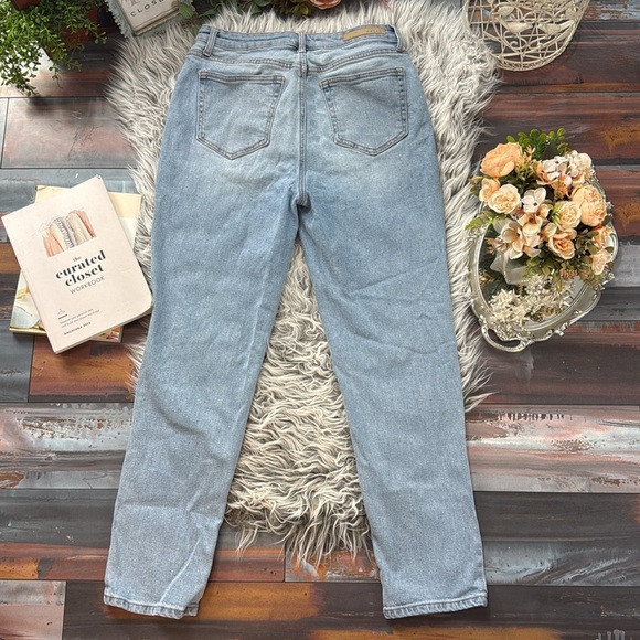 Cello High waisted Light Wash Blue Straight Leg Jeans - Picture 6 of 8